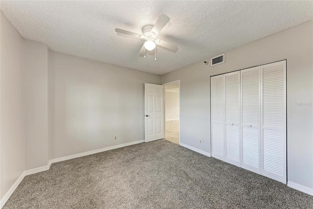 For Sale: $160,000 (2 beds, 2 baths, 978 Square Feet)