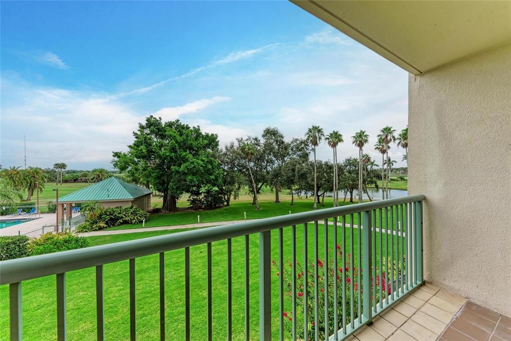 For Sale: $160,000 (2 beds, 2 baths, 978 Square Feet)