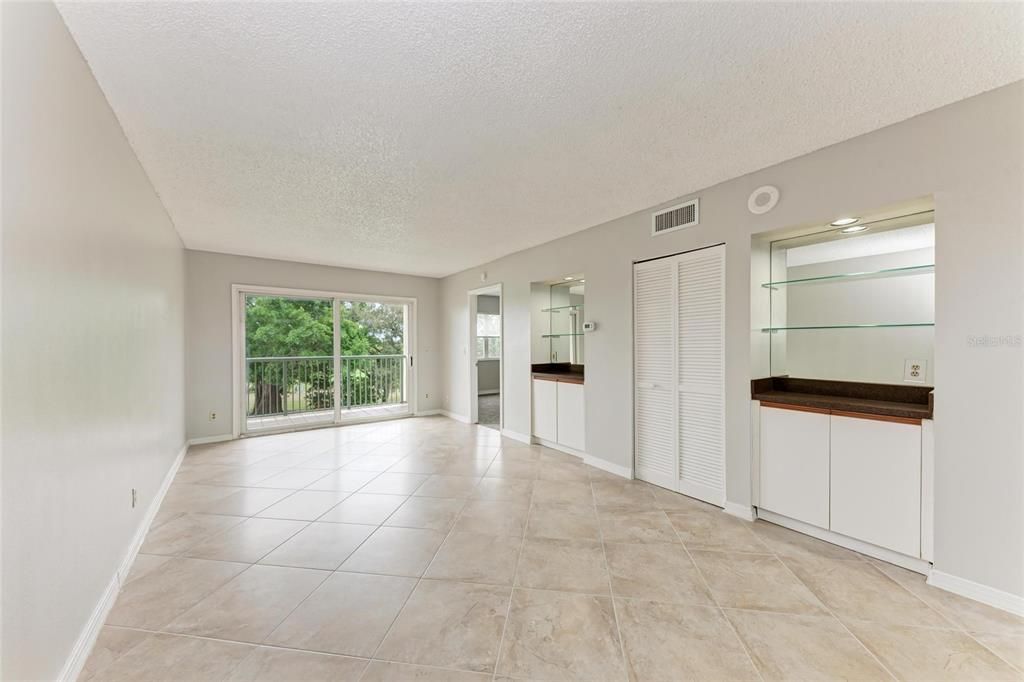 For Sale: $160,000 (2 beds, 2 baths, 978 Square Feet)