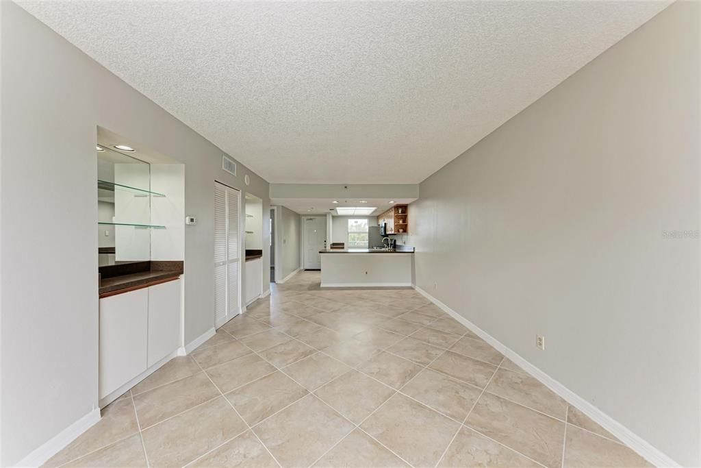 For Sale: $160,000 (2 beds, 2 baths, 978 Square Feet)