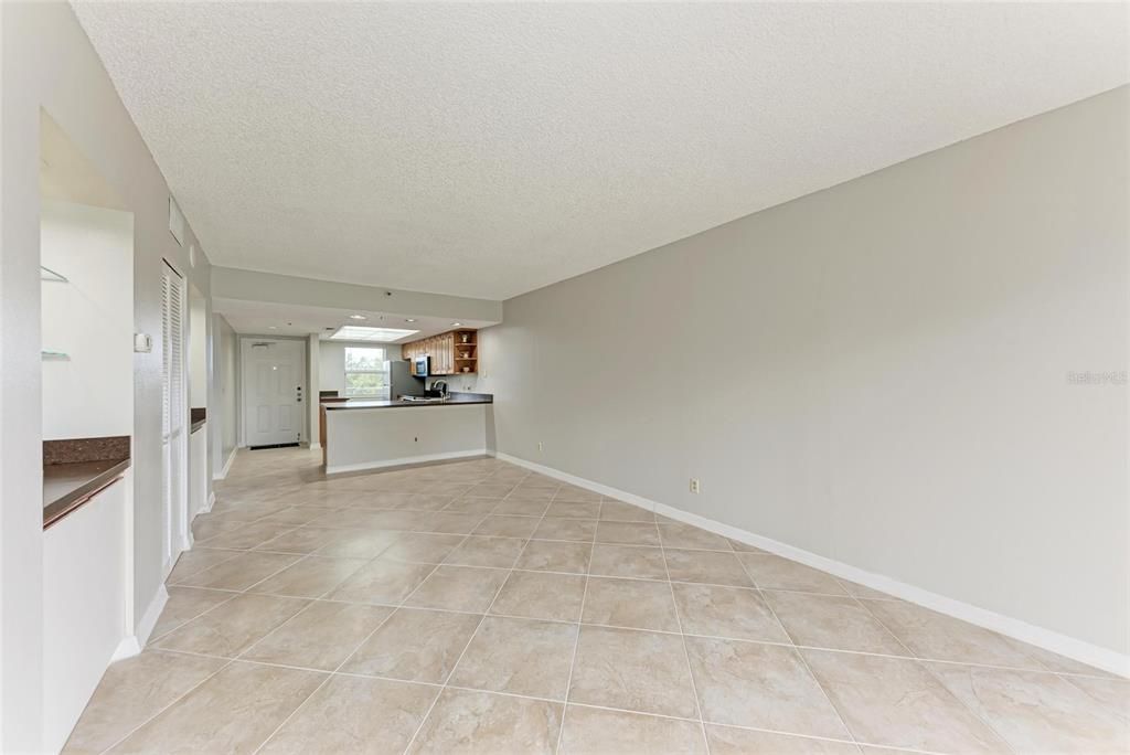 For Sale: $160,000 (2 beds, 2 baths, 978 Square Feet)