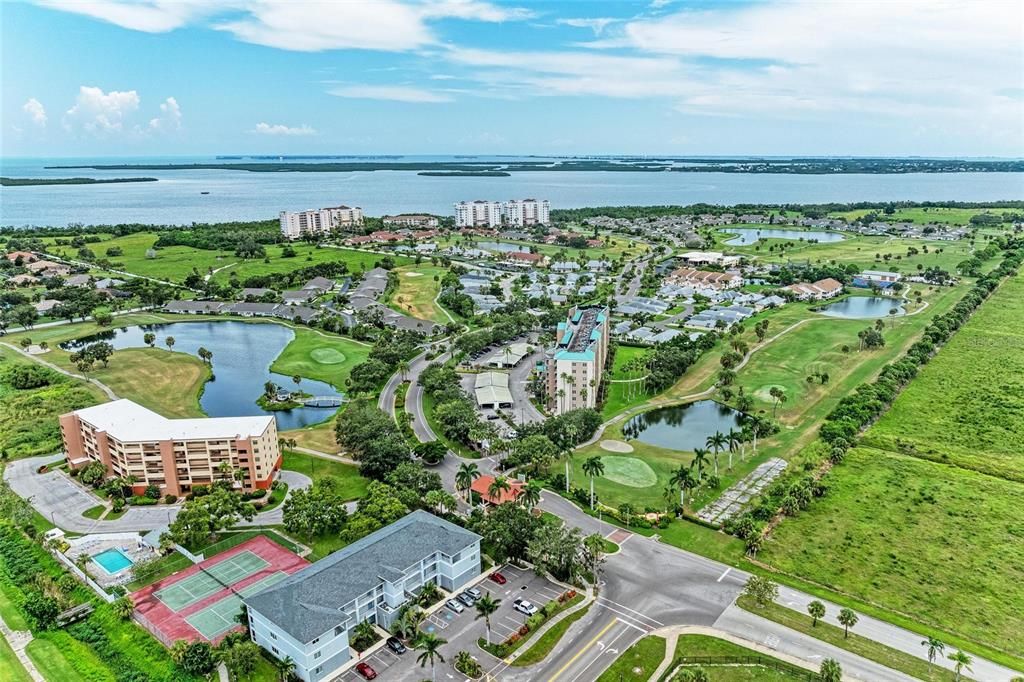 For Sale: $160,000 (2 beds, 2 baths, 978 Square Feet)