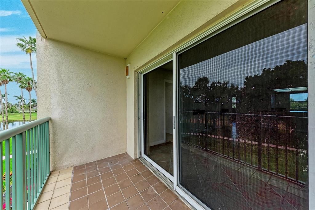 For Sale: $160,000 (2 beds, 2 baths, 978 Square Feet)