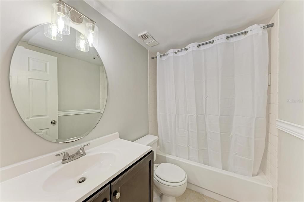 For Sale: $160,000 (2 beds, 2 baths, 978 Square Feet)