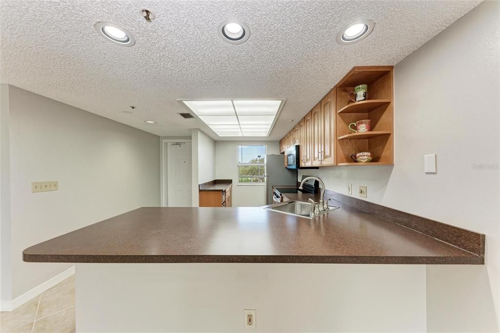 For Sale: $160,000 (2 beds, 2 baths, 978 Square Feet)