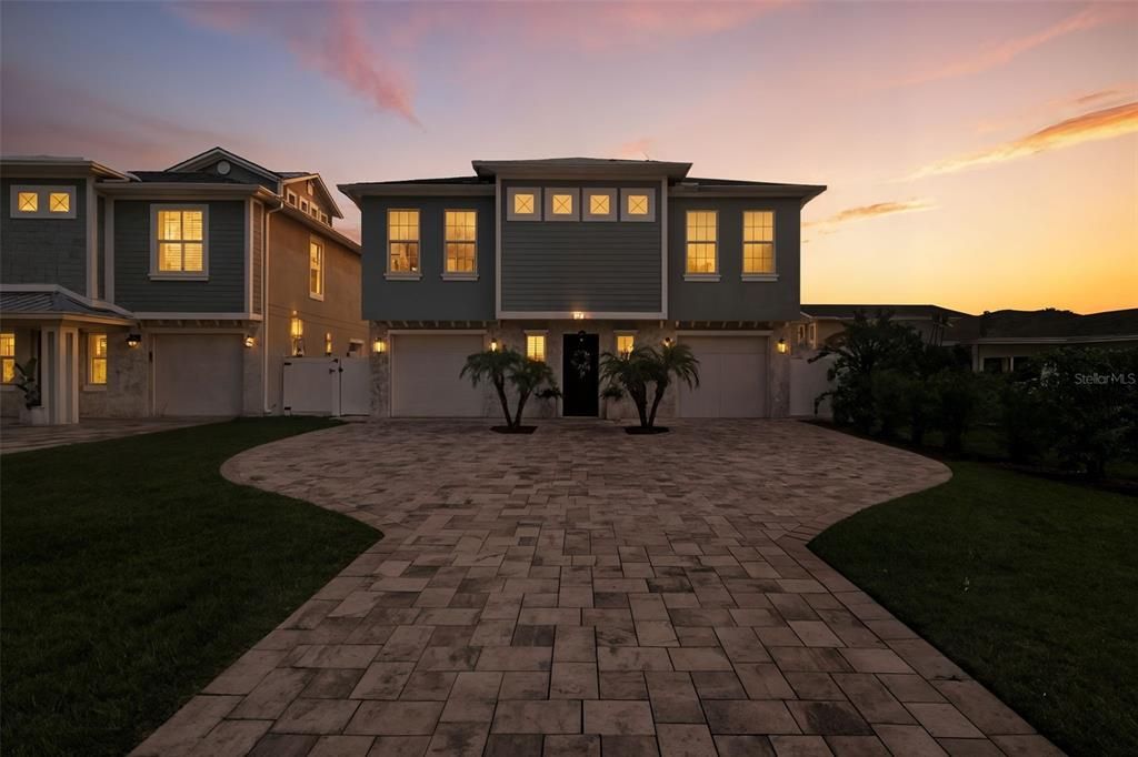 For Sale: $3,200,000 (5 beds, 4 baths, 3250 Square Feet)