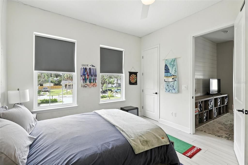 For Sale: $3,200,000 (5 beds, 4 baths, 3250 Square Feet)