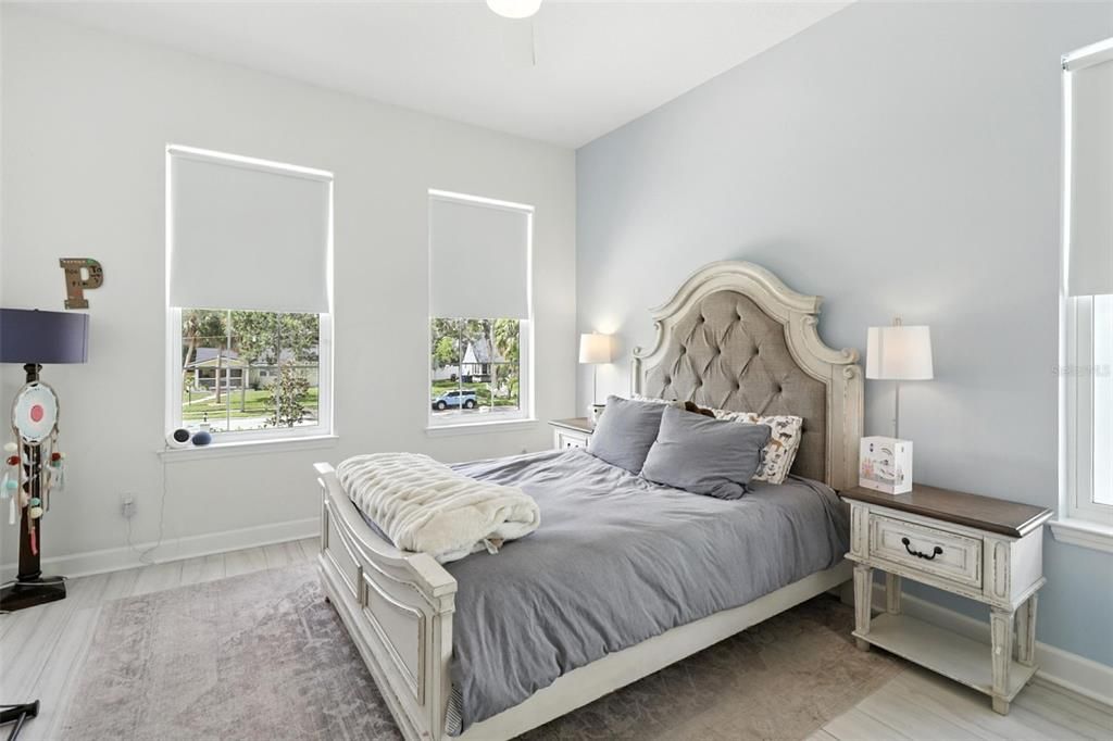 For Sale: $3,200,000 (5 beds, 4 baths, 3250 Square Feet)