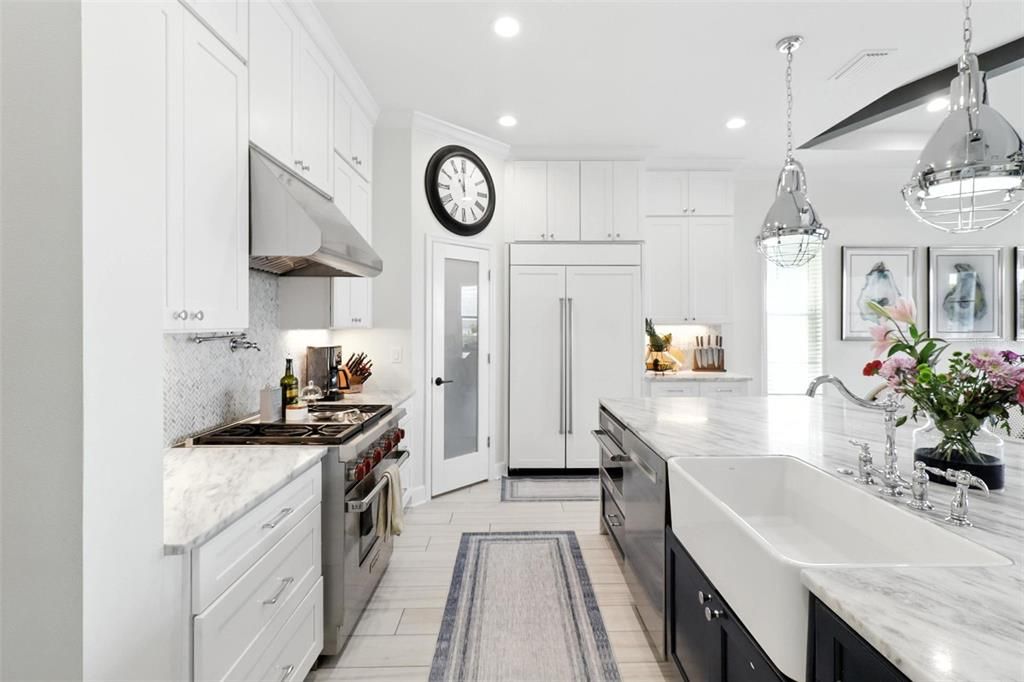 For Sale: $3,200,000 (5 beds, 4 baths, 3250 Square Feet)