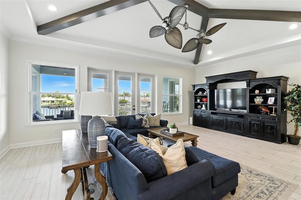 For Sale: $3,200,000 (5 beds, 4 baths, 3250 Square Feet)