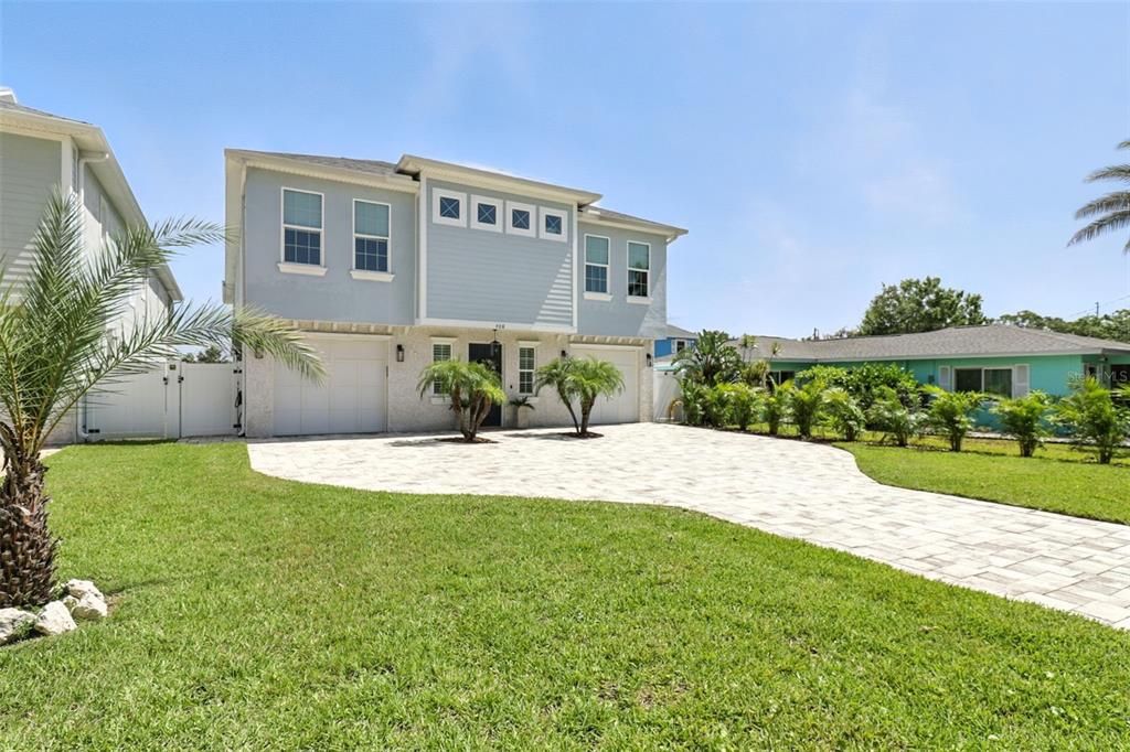 For Sale: $3,200,000 (5 beds, 4 baths, 3250 Square Feet)