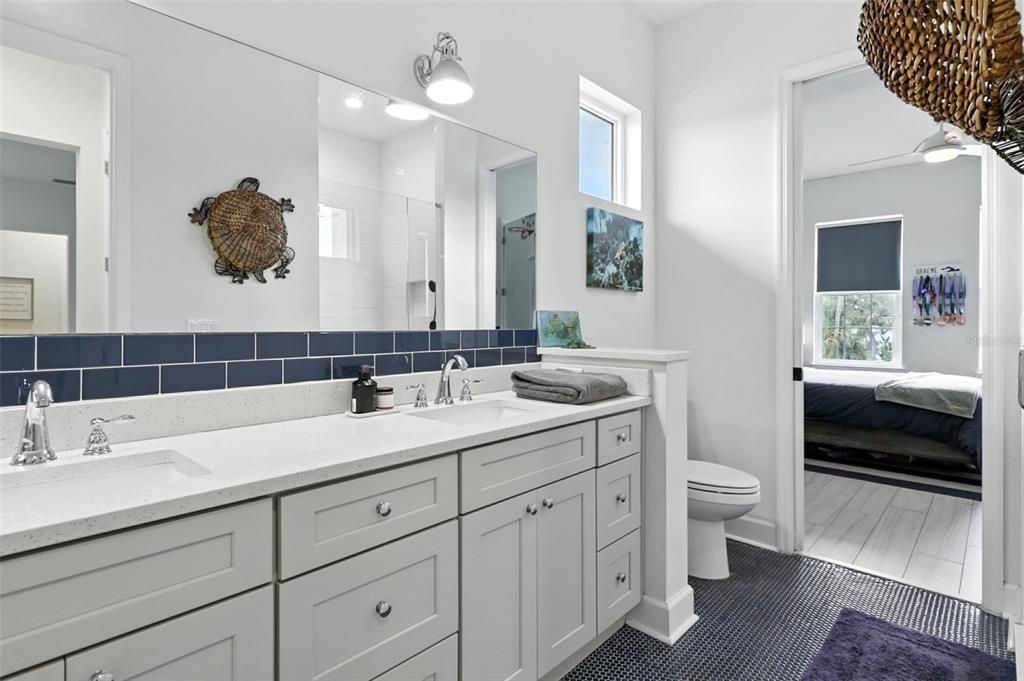 For Sale: $3,200,000 (5 beds, 4 baths, 3250 Square Feet)