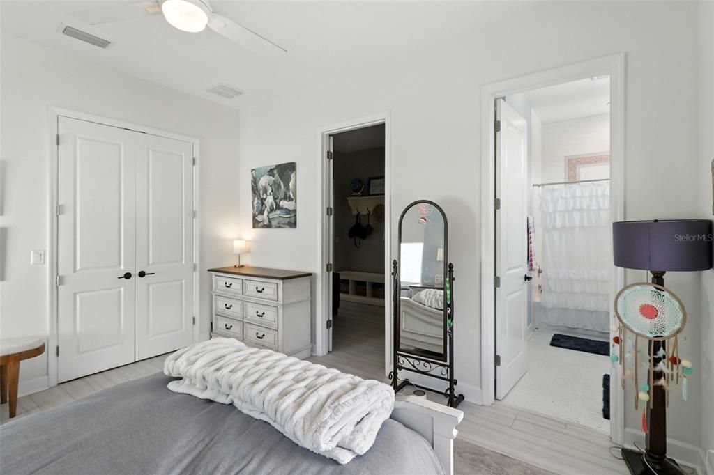 For Sale: $3,200,000 (5 beds, 4 baths, 3250 Square Feet)