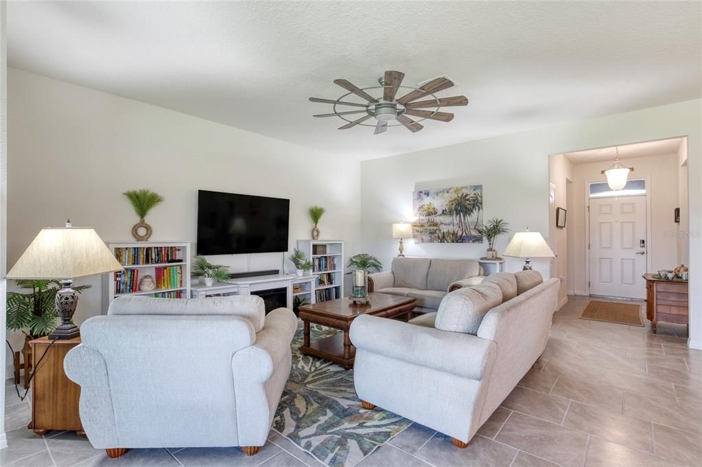 待售: $359,000 (3 贝兹, 2 浴室, 1637 平方英尺)