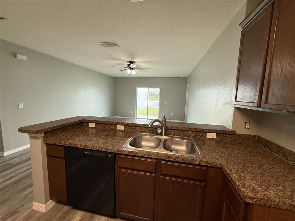 待售: $324,900 (3 贝兹, 2 浴室, 1363 平方英尺)