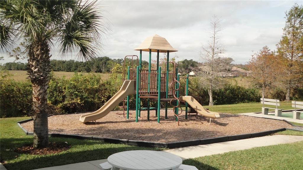 For Sale: $324,900 (3 beds, 2 baths, 1363 Square Feet)