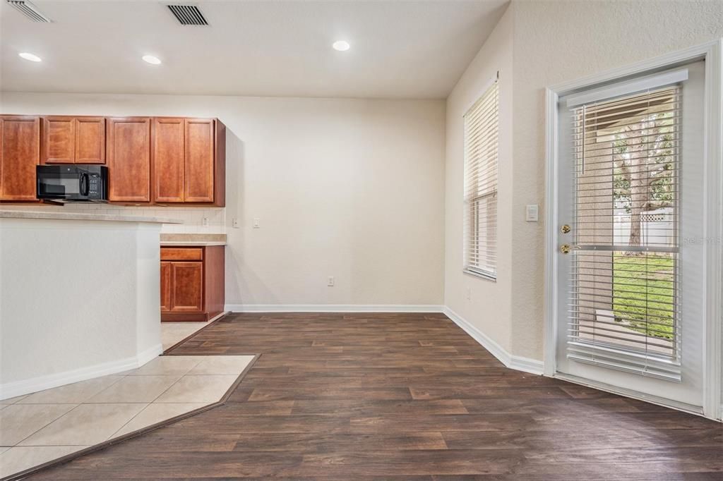 Под контрактом: $260,000 (3 спален, 2 ванн, 1706 Квадратных фут)