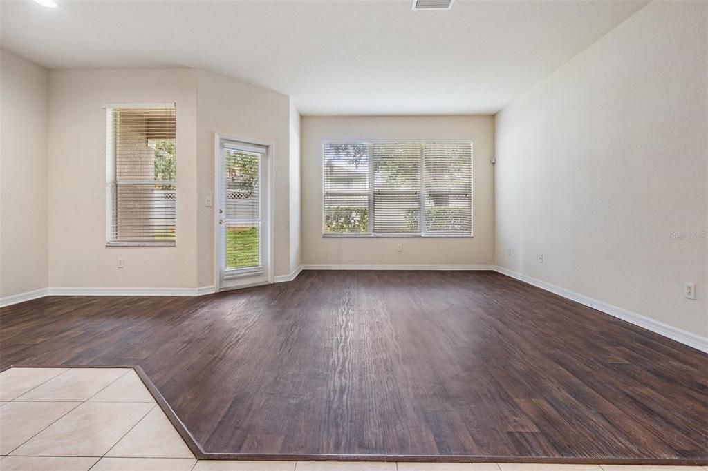 Под контрактом: $260,000 (3 спален, 2 ванн, 1706 Квадратных фут)