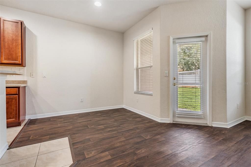 Под контрактом: $260,000 (3 спален, 2 ванн, 1706 Квадратных фут)