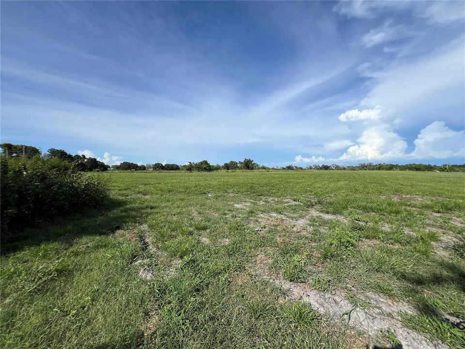 待售: $1,300,000 (15.35 acres)