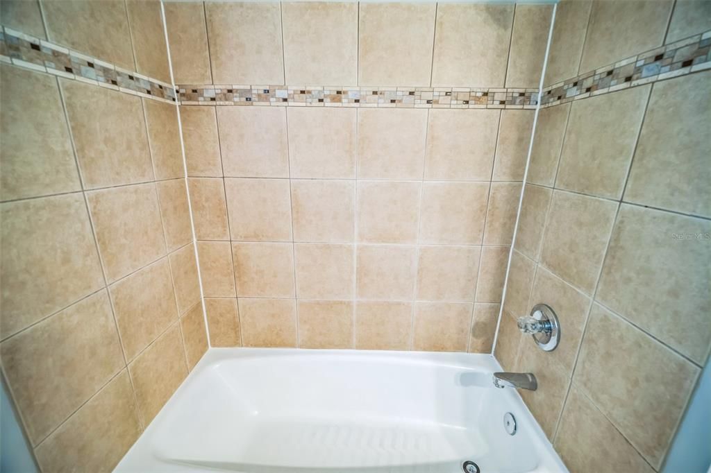 待售: $365,000 (3 贝兹, 2 浴室, 1421 平方英尺)