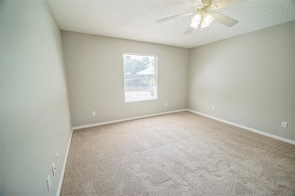 待售: $365,000 (3 贝兹, 2 浴室, 1421 平方英尺)