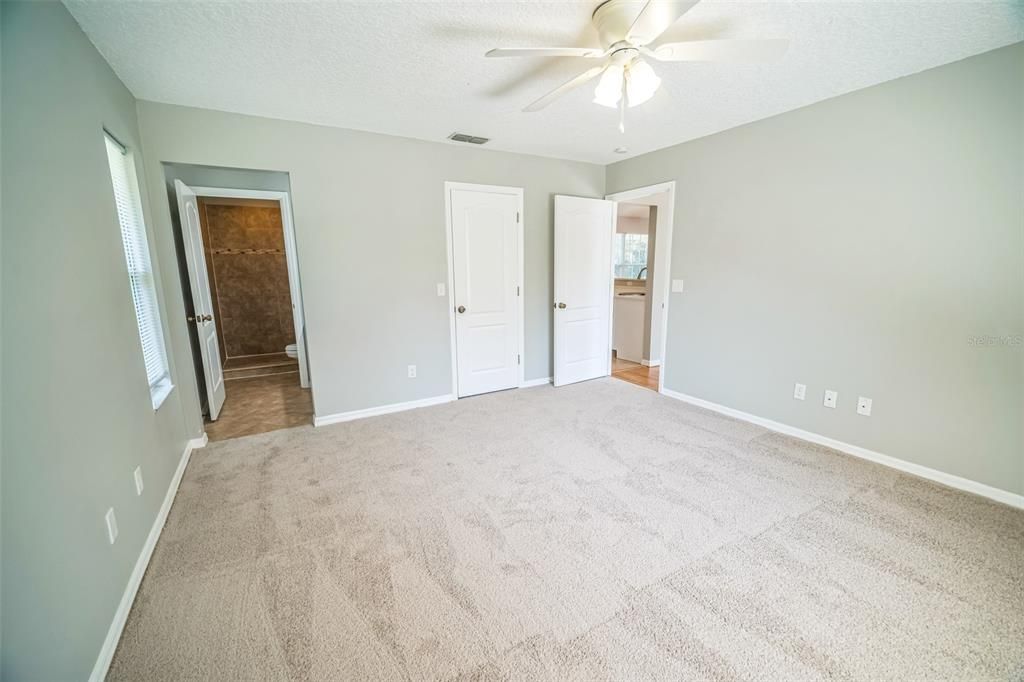 待售: $365,000 (3 贝兹, 2 浴室, 1421 平方英尺)