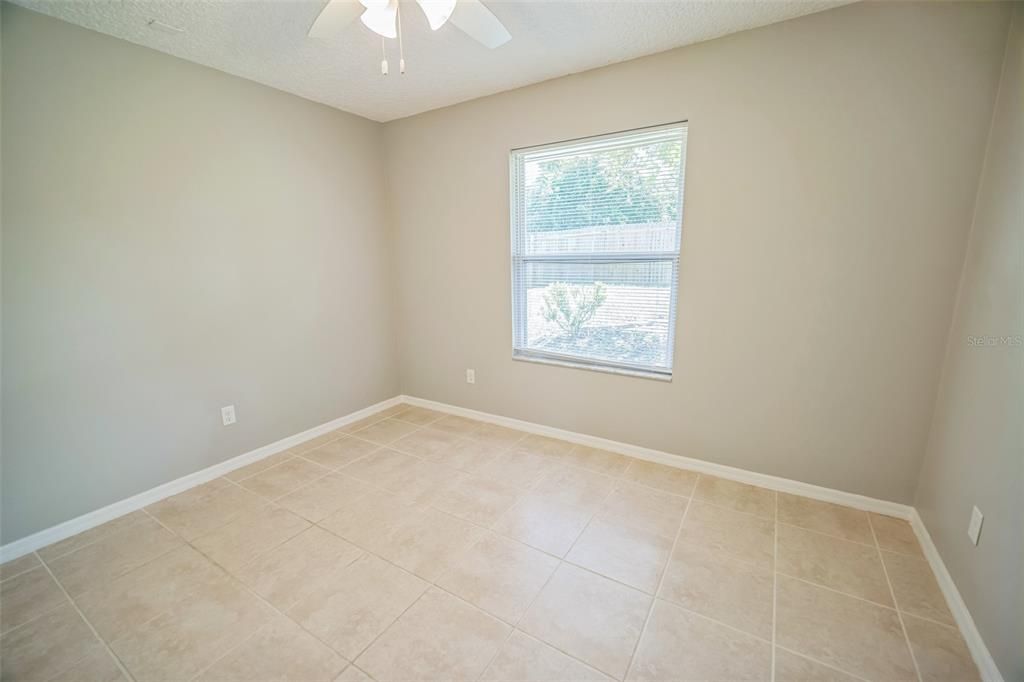 待售: $365,000 (3 贝兹, 2 浴室, 1421 平方英尺)