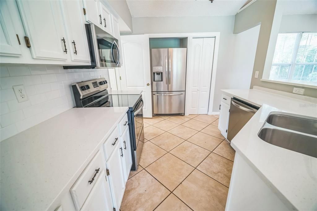 待售: $365,000 (3 贝兹, 2 浴室, 1421 平方英尺)