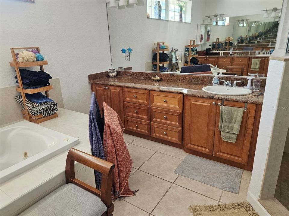 待售: $1,999,000 (3 贝兹, 3 浴室, 2728 平方英尺)