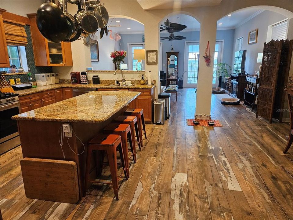 待售: $1,999,000 (3 贝兹, 3 浴室, 2728 平方英尺)