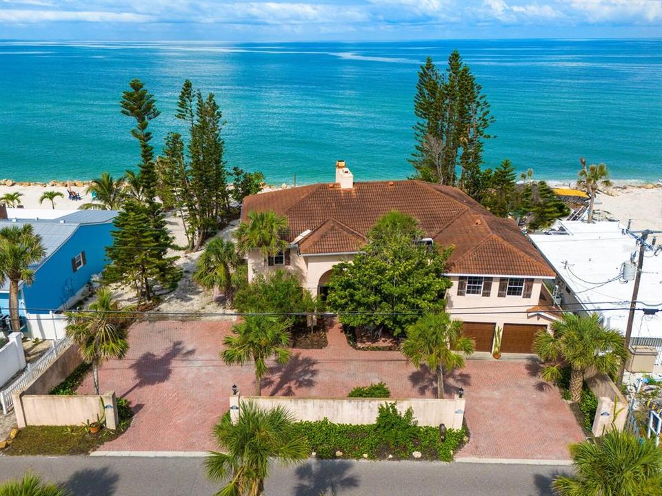 Vendido Recientemente: $2,800,000 (3 camas, 4 baños, 3374 Pies cuadrados)