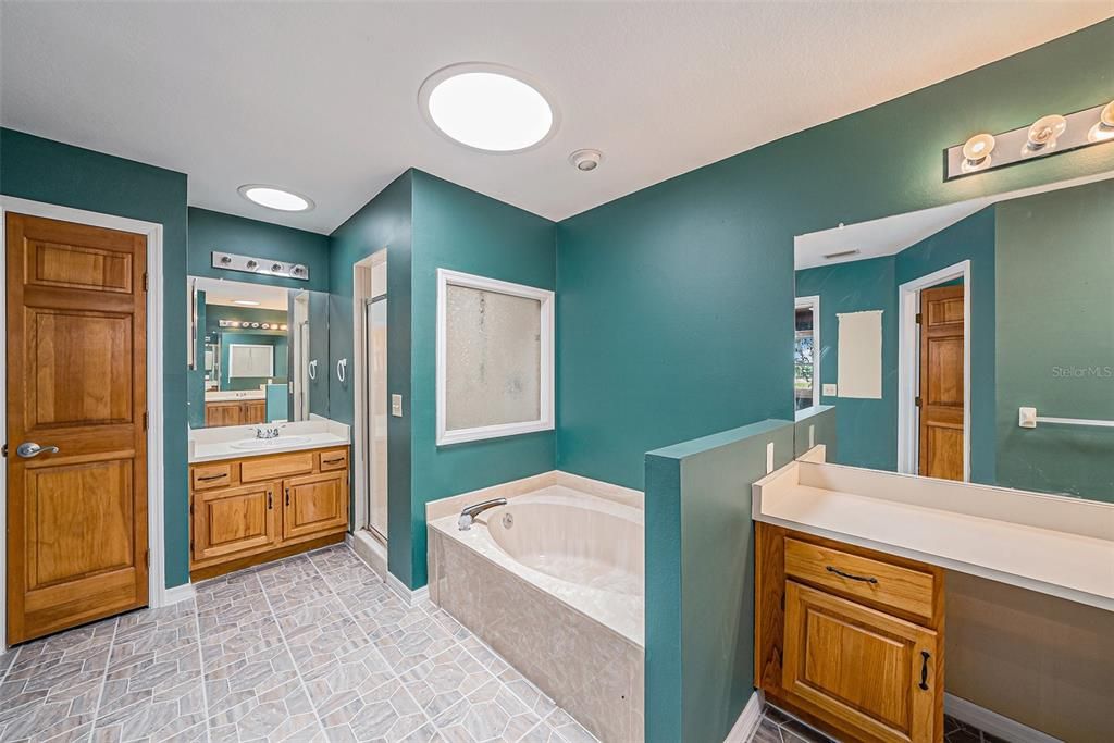 For Sale: $683,999 (5 beds, 4 baths, 3501 Square Feet)