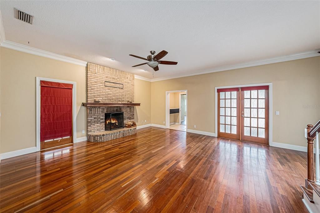 For Sale: $683,999 (5 beds, 4 baths, 3501 Square Feet)