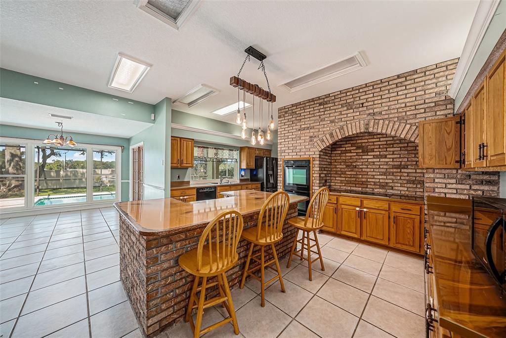 For Sale: $683,999 (5 beds, 4 baths, 3501 Square Feet)