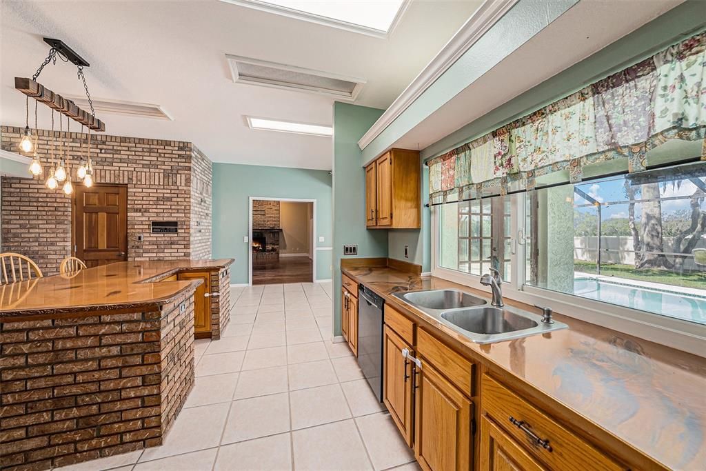 For Sale: $683,999 (5 beds, 4 baths, 3501 Square Feet)