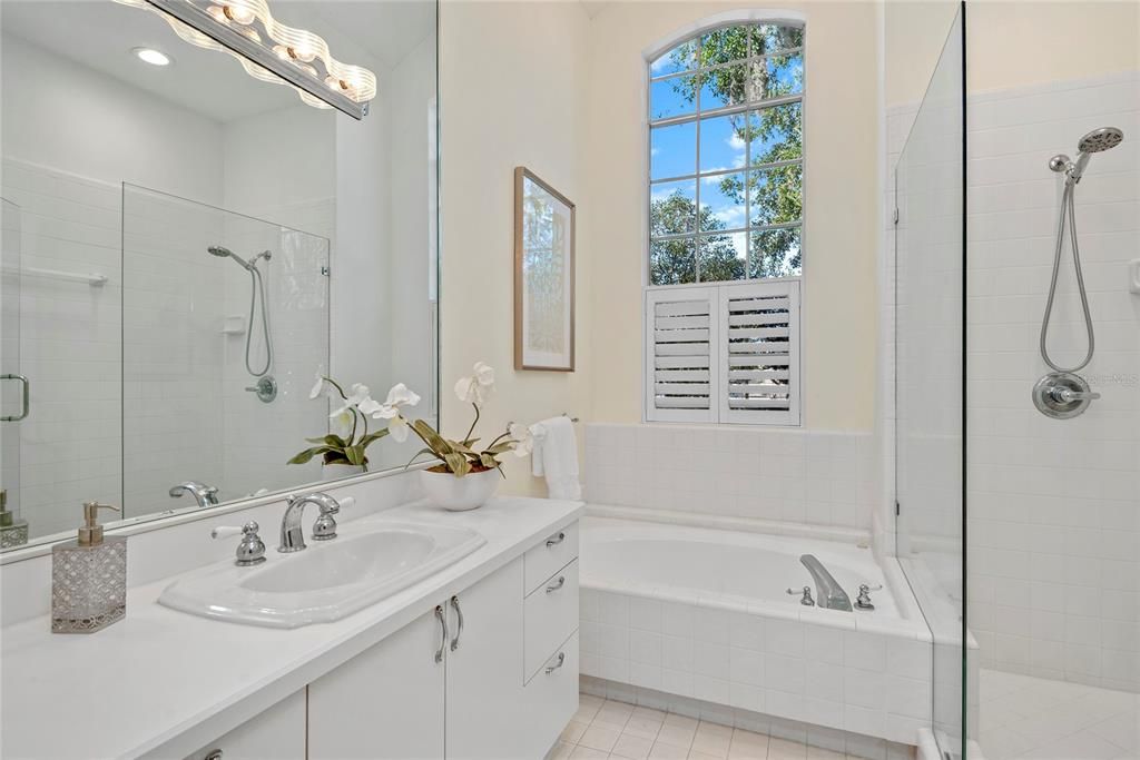 На продажу: $649,000 (3 спален, 2 ванн, 1951 Квадратных фут)