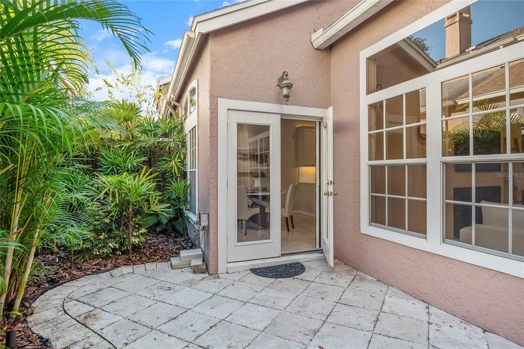 На продажу: $649,000 (3 спален, 2 ванн, 1951 Квадратных фут)