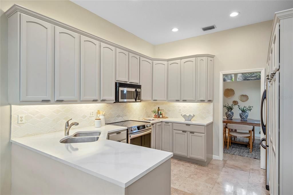 На продажу: $649,000 (3 спален, 2 ванн, 1951 Квадратных фут)