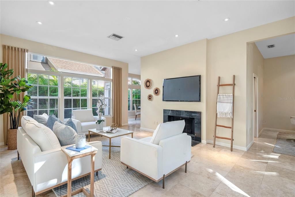 На продажу: $649,000 (3 спален, 2 ванн, 1951 Квадратных фут)