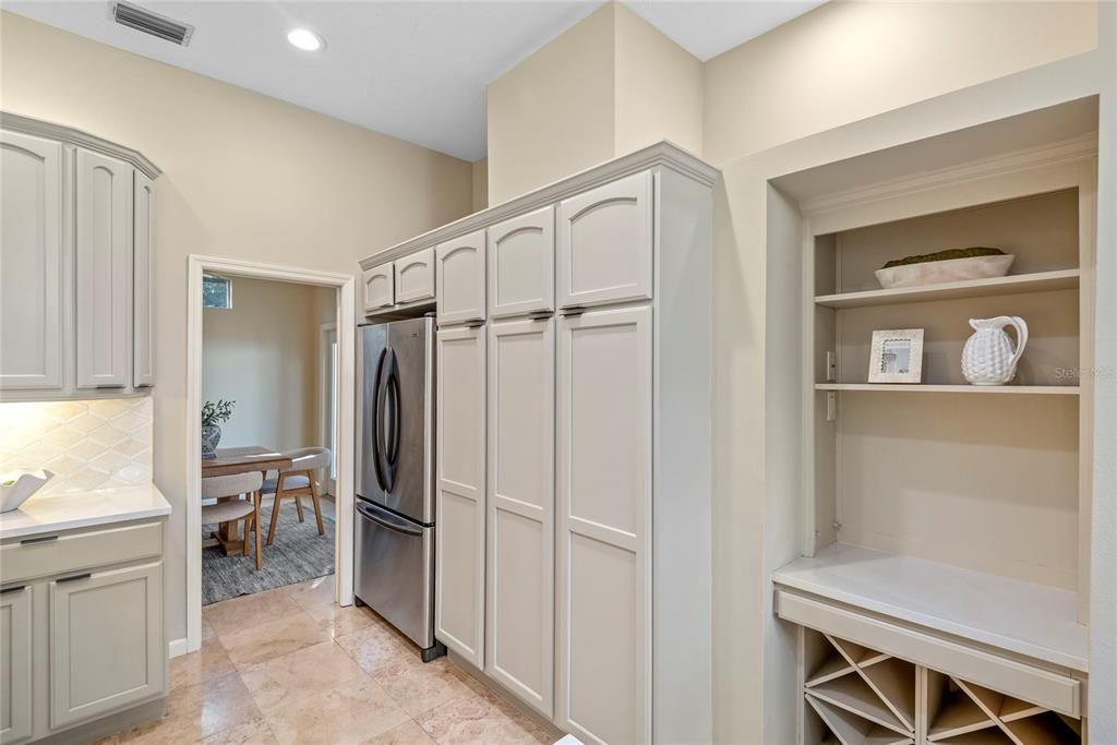 На продажу: $649,000 (3 спален, 2 ванн, 1951 Квадратных фут)