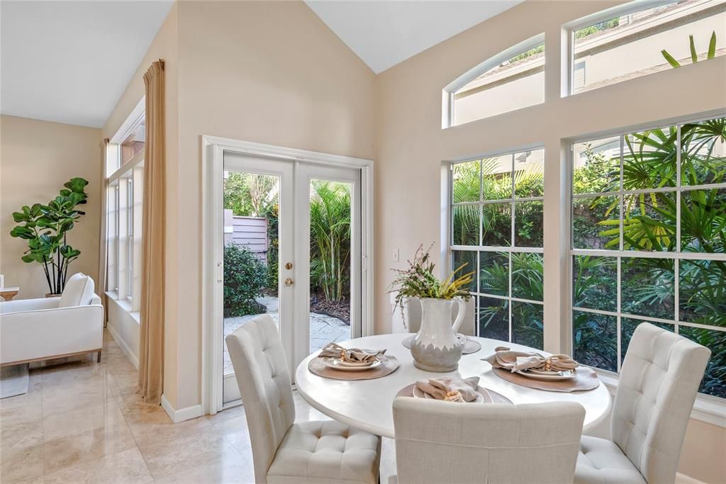 На продажу: $649,000 (3 спален, 2 ванн, 1951 Квадратных фут)