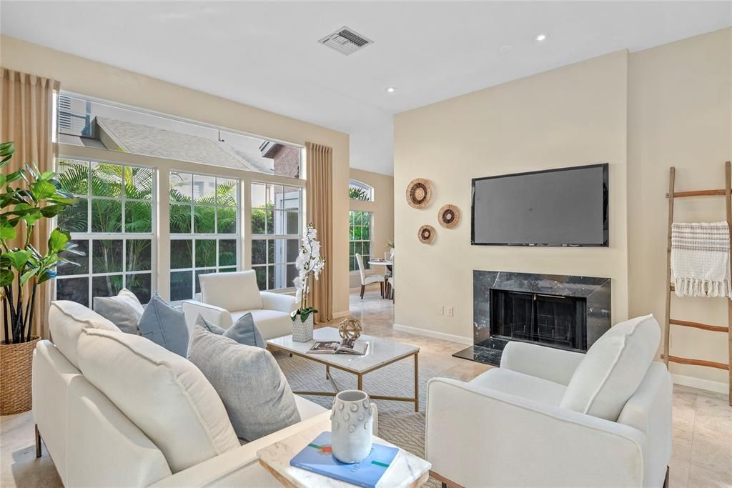 На продажу: $649,000 (3 спален, 2 ванн, 1951 Квадратных фут)