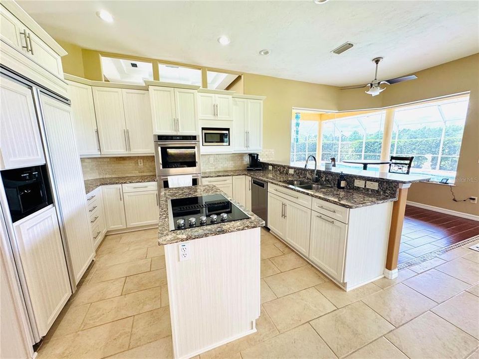 En Venta: $835,000 (4 camas, 3 baños, 2804 Pies cuadrados)