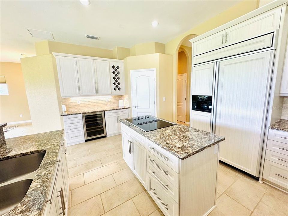 En Venta: $835,000 (4 camas, 3 baños, 2804 Pies cuadrados)