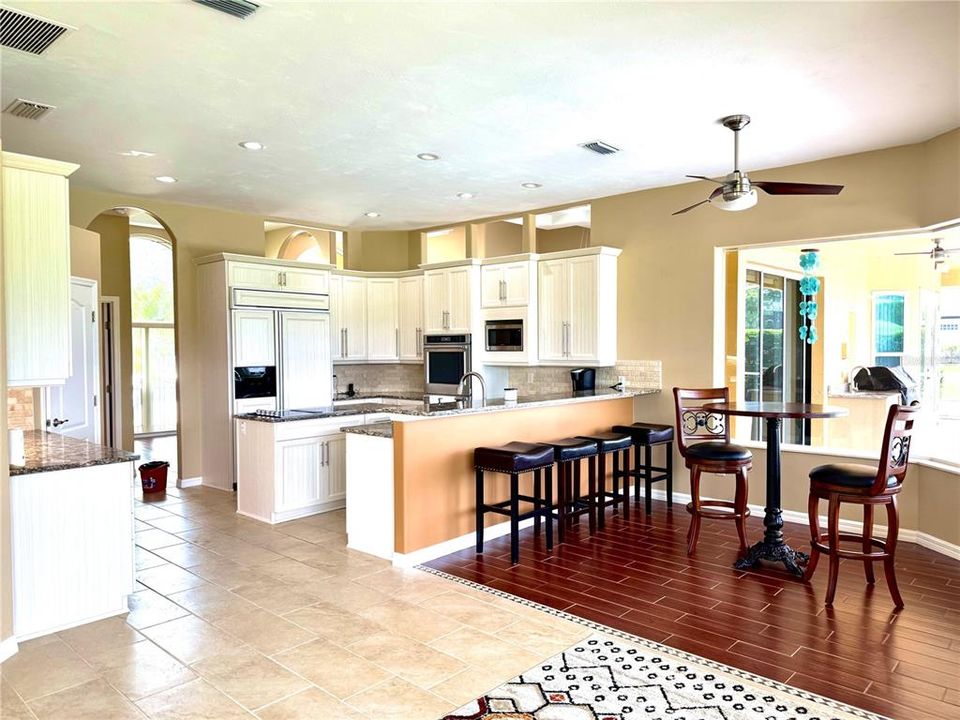 En Venta: $835,000 (4 camas, 3 baños, 2804 Pies cuadrados)