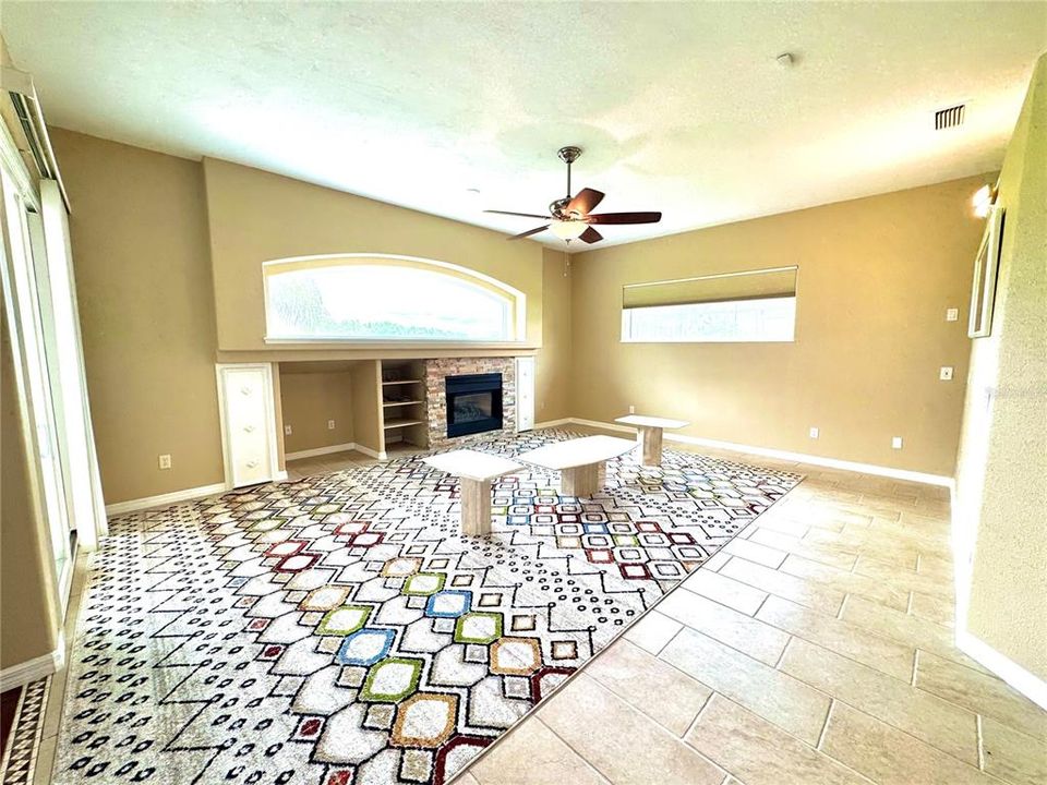 En Venta: $835,000 (4 camas, 3 baños, 2804 Pies cuadrados)