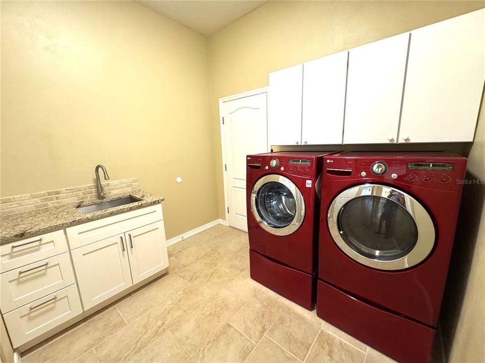 En Venta: $835,000 (4 camas, 3 baños, 2804 Pies cuadrados)