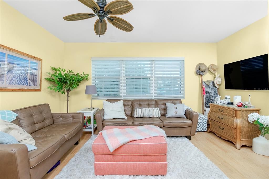 For Sale: $338,500 (2 beds, 2 baths, 754 Square Feet)