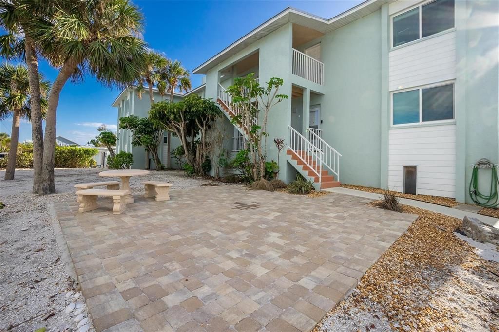 For Sale: $338,500 (2 beds, 2 baths, 754 Square Feet)